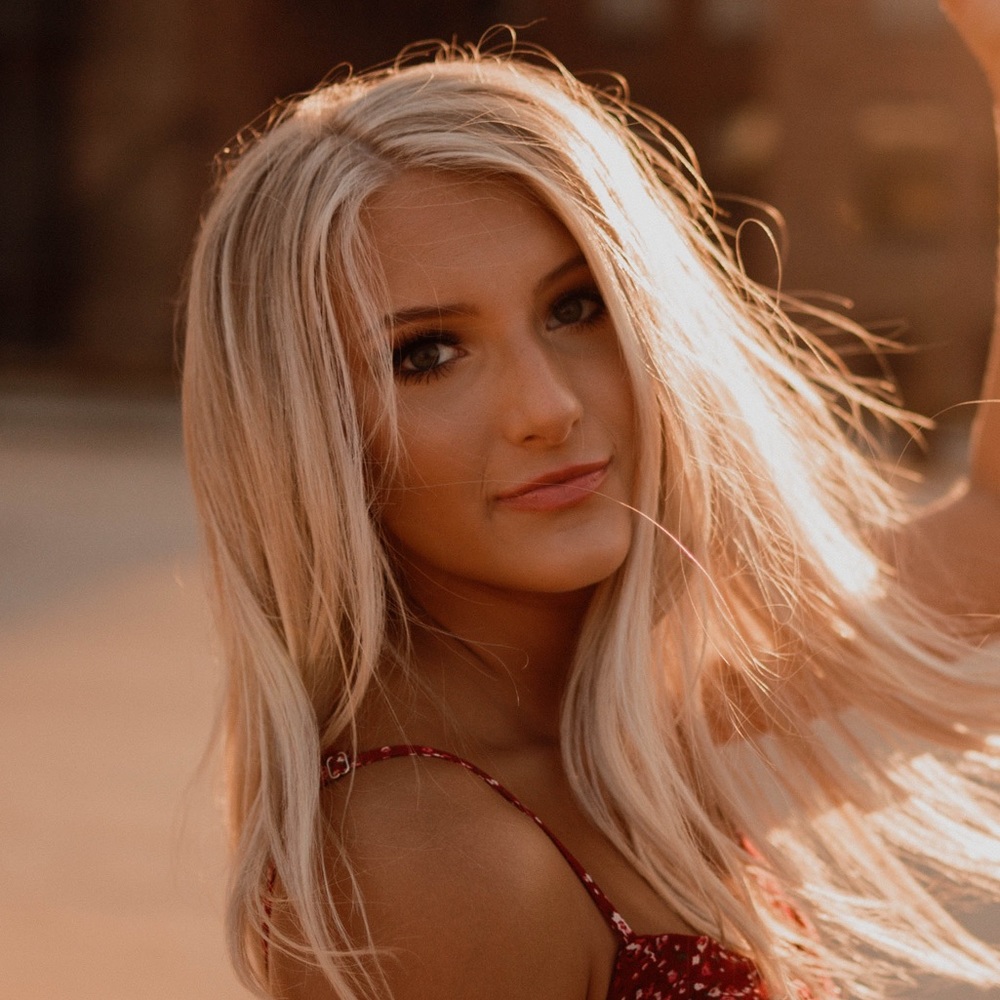 Meet your Posher, Brooke